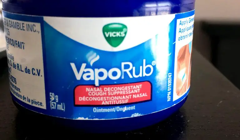 PUT VICKS VAPORUB ON THIS PLACE ON YOUR BODY EVERY NIGHT. HERE ARE THE AMAZING EFFECTS