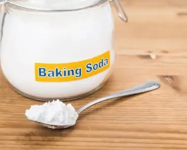 How To Use Coconut Oil And Baking Soda To Look 10 Years Younger