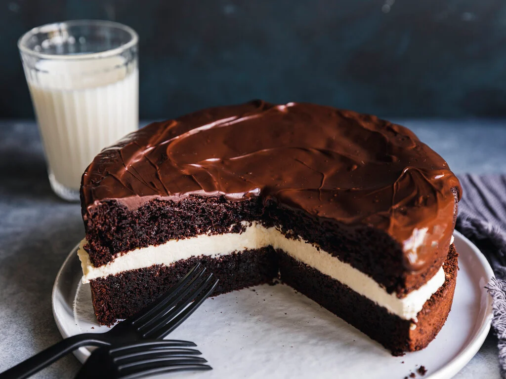 Chocolate cake with vanilla cream cheese frosting recipe