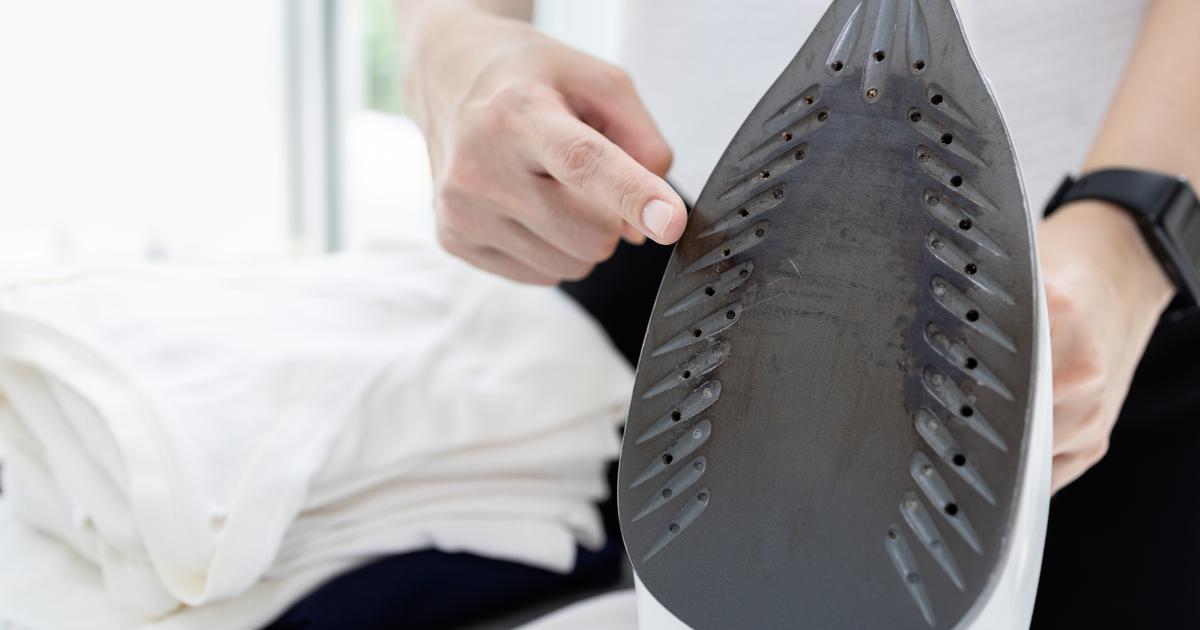 Iron soleplate with stains
