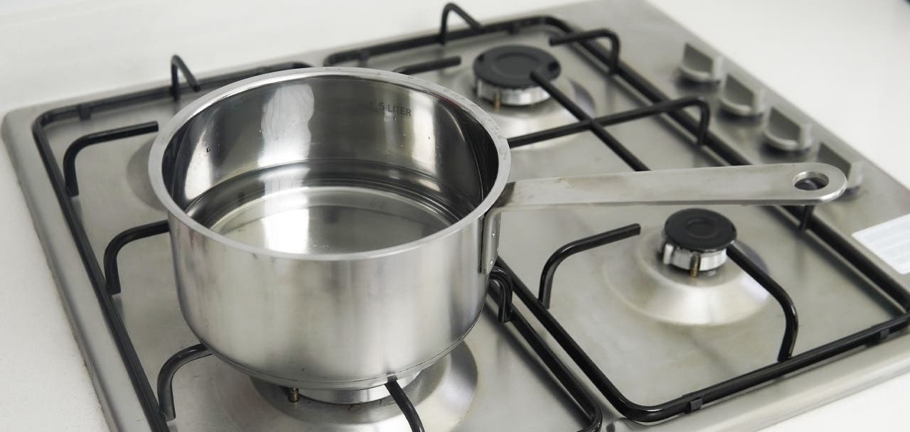 Mixing water and vinegar