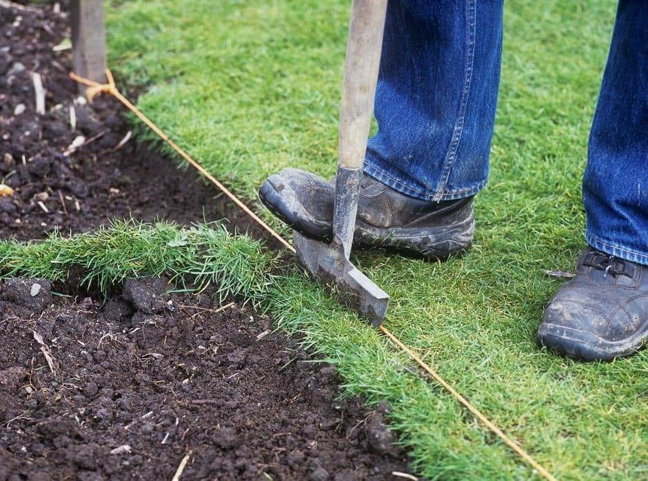 Simple lawn edging method