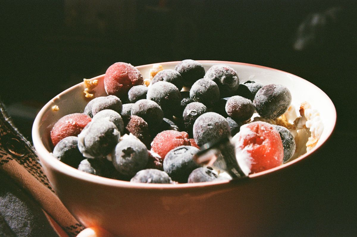 Blackberries served with yogurt and oats for breakfast