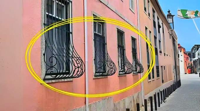 Curved window grille