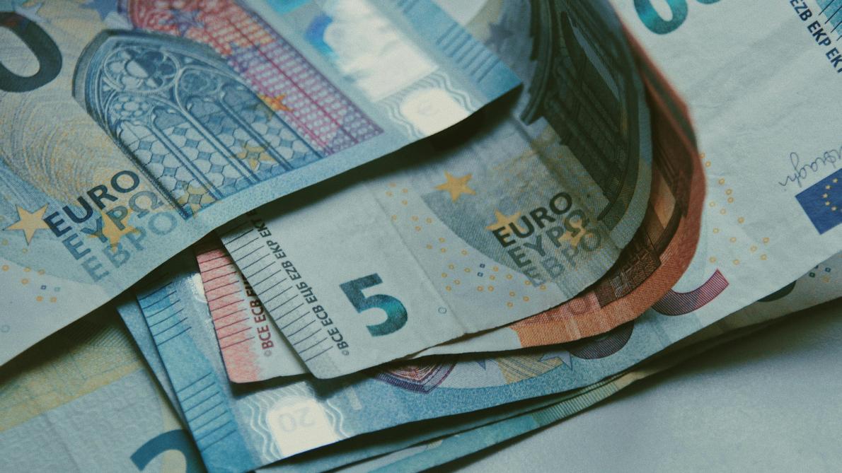 Banknotes with a message