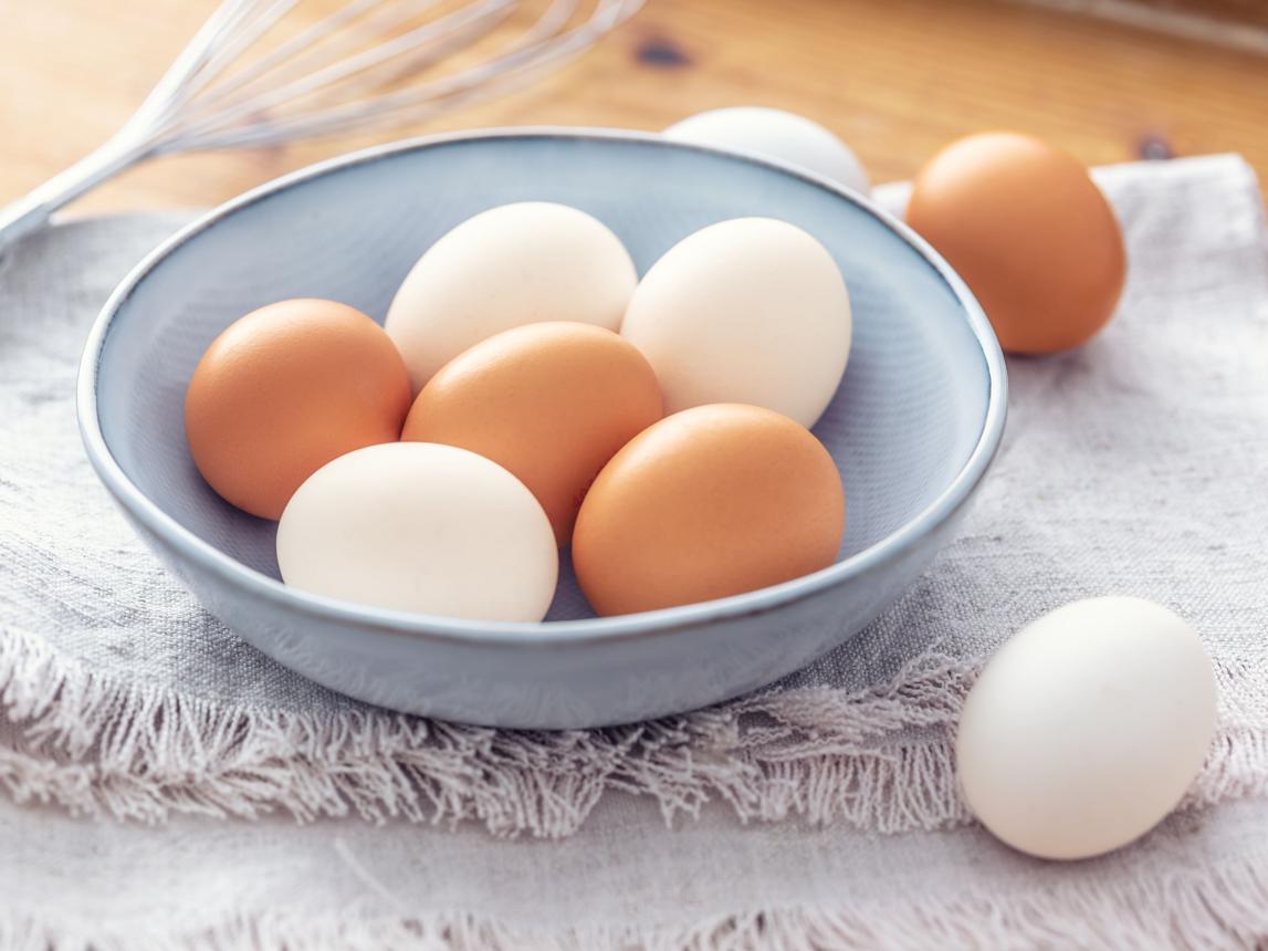 What is the difference between brown and white eggs? The answer