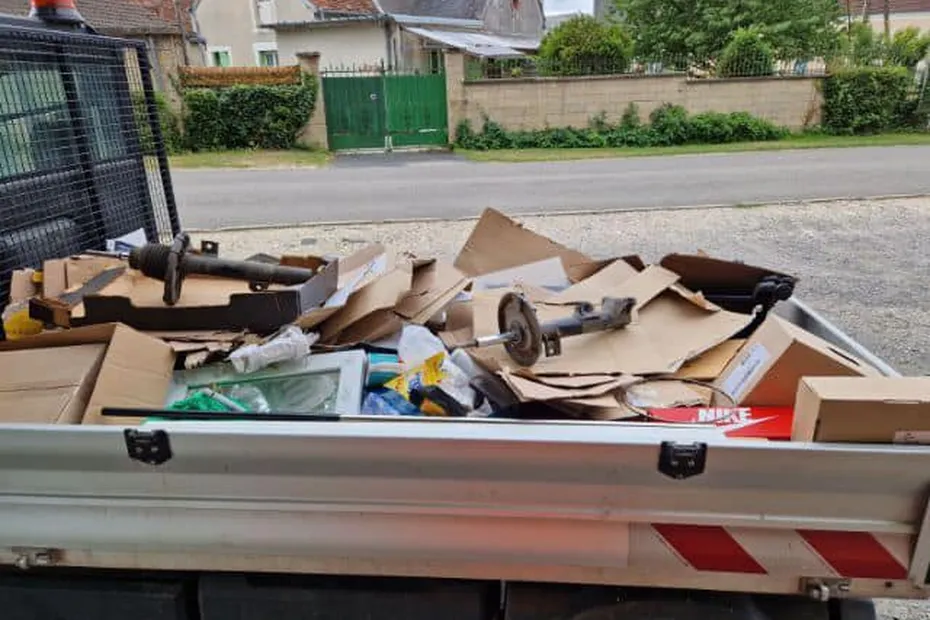 Illegal waste dumping in Villedieu-sur-Indre