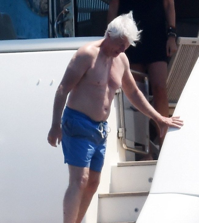 Richard Gere relaxed on a beach