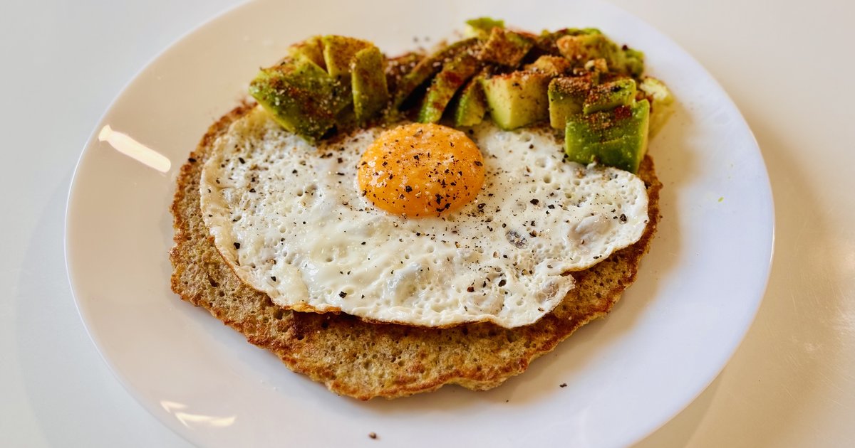 Protein-rich breakfast with eggs, vegetables, and yogurt